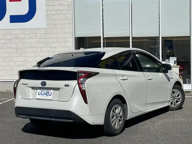 トヨタ プリウス S 佐賀県 2016(平28)年 14.4万km ホワイトパールクリスタルシャイン こちらは現金またはオートローンご利用時の価格です/自社ローンご希望の方は別途その旨お申付け下さい/禁煙車　/衝突軽減ブレーキ　　/ＬＥＤ　/純正ナビ ワンセグＴＶ　　/ＢＴオーディオ ＣＤ　/バックカメラ　/ビルトインＥＴＣ