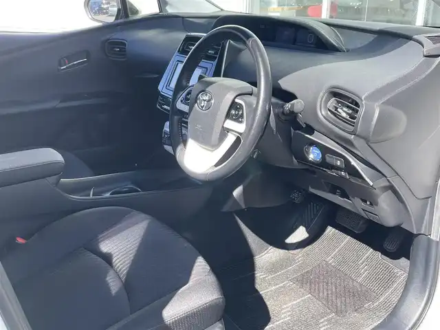 トヨタ プリウス S 佐賀県 2016(平28)年 14.4万km ホワイトパールクリスタルシャイン こちらは現金またはオートローンご利用時の価格です/自社ローンご希望の方は別途その旨お申付け下さい/禁煙車　/衝突軽減ブレーキ　　/ＬＥＤ　/純正ナビ ワンセグＴＶ　　/ＢＴオーディオ ＣＤ　/バックカメラ　/ビルトインＥＴＣ