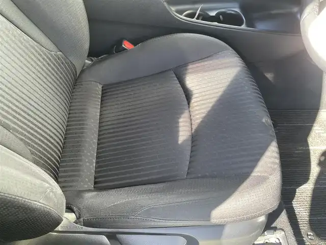 トヨタ プリウス S 佐賀県 2016(平28)年 14.4万km ホワイトパールクリスタルシャイン こちらは現金またはオートローンご利用時の価格です/自社ローンご希望の方は別途その旨お申付け下さい/禁煙車　/衝突軽減ブレーキ　　/ＬＥＤ　/純正ナビ ワンセグＴＶ　　/ＢＴオーディオ ＣＤ　/バックカメラ　/ビルトインＥＴＣ