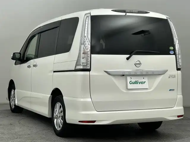 日産 セレナ ハイウェイスター 道央・札幌 2014(平26)年 6.7万km ブリリアントホワイトパール ・４WD/・社外メモリーナビ（AVIC-MRZ099W）/　CD/DVD/SD/BT/フルセグTV/・バックカメラ/・10.2V 型ワイドVGAフリップダウンモニター（TVM-FW1010）/・エンジンスターター/・衝突被害軽減ブレーキ/・レーンキープアシスト/・横滑り防止装置/・クルーズコントロール/・ECO MODE/・アイドリングストップ/・両側パワースライドドア/・オートライト/・キセノンヘッドライト/・フロントフォグランプ/・ドアミラーウィンカー/・ドアバイザー/・シートバックテーブル/・２列目格納式サンシェード/・純正フロアマット/・純正１５インチAW（現着夏タイヤ）/・積込純正１５インチAW（冬195/65R15 残8mm）/・プッシュスタート/・スマートキー/・スペアキー