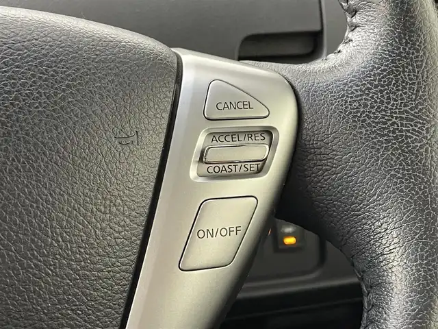 日産 セレナ ハイウェイスター 道央・札幌 2014(平26)年 6.7万km ブリリアントホワイトパール ・４WD/・社外メモリーナビ（AVIC-MRZ099W）/　CD/DVD/SD/BT/フルセグTV/・バックカメラ/・10.2V 型ワイドVGAフリップダウンモニター（TVM-FW1010）/・エンジンスターター/・衝突被害軽減ブレーキ/・レーンキープアシスト/・横滑り防止装置/・クルーズコントロール/・ECO MODE/・アイドリングストップ/・両側パワースライドドア/・オートライト/・キセノンヘッドライト/・フロントフォグランプ/・ドアミラーウィンカー/・ドアバイザー/・シートバックテーブル/・２列目格納式サンシェード/・純正フロアマット/・純正１５インチAW（現着夏タイヤ）/・積込純正１５インチAW（冬195/65R15 残8mm）/・プッシュスタート/・スマートキー/・スペアキー