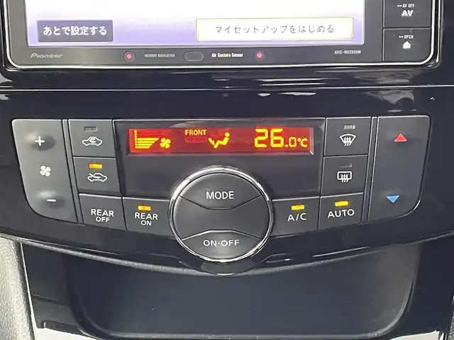 日産 セレナ ハイウェイスター 道央・札幌 2014(平26)年 6.7万km ブリリアントホワイトパール ・４WD/・社外メモリーナビ（AVIC-MRZ099W）/　CD/DVD/SD/BT/フルセグTV/・バックカメラ/・10.2V 型ワイドVGAフリップダウンモニター（TVM-FW1010）/・エンジンスターター/・衝突被害軽減ブレーキ/・レーンキープアシスト/・横滑り防止装置/・クルーズコントロール/・ECO MODE/・アイドリングストップ/・両側パワースライドドア/・オートライト/・キセノンヘッドライト/・フロントフォグランプ/・ドアミラーウィンカー/・ドアバイザー/・シートバックテーブル/・２列目格納式サンシェード/・純正フロアマット/・純正１５インチAW（現着夏タイヤ）/・積込純正１５インチAW（冬195/65R15 残8mm）/・プッシュスタート/・スマートキー/・スペアキー