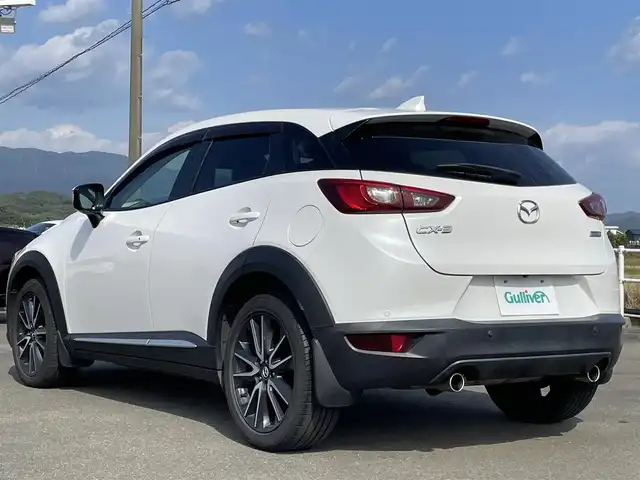 マツダ ＣＸ－３ XD Lパッケージ 佐賀県 2017(平29)年 5.9万km スノーフレイクホワイトパールマイカ 純正8インチSDナビゲーション/・フルセグTV/CD/DVD/USB/Bluetooth/バックカメラ/前後ドライブレコーダー/ETC/ヘッドアップディスプレイ/ハーフレザーシート/D席メモリー機能付パワーシート/DN席シートヒーター/ISOFIX対応/パドルシフト/革巻きステアリング/ステアリングヒーター/ステアリングリモコン/純正18インチアルミホイール/純正LEDヘッドライト/・オートマチックハイビーム/純正LEDフォグランプ/純正フロアマット/純正ドアバイザ―/新車保証書/取扱説明書/スペアキー１本/i-ACTIVSENSE/・アダプティブクルーズコントロール/・衝突軽減ブレーキ(SBS/SCBS)/・車線逸脱警報システム/・標識認識システム/・ブラインドスポットモニタリングシステム/・ドライバーアテンションアラート/・パーキングセンサーシステム