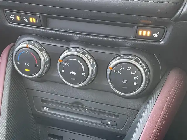 マツダ ＣＸ－３ XD Lパッケージ 佐賀県 2017(平29)年 5.9万km スノーフレイクホワイトパールマイカ 純正8インチSDナビゲーション/・フルセグTV/CD/DVD/USB/Bluetooth/バックカメラ/前後ドライブレコーダー/ETC/ヘッドアップディスプレイ/ハーフレザーシート/D席メモリー機能付パワーシート/DN席シートヒーター/ISOFIX対応/パドルシフト/革巻きステアリング/ステアリングヒーター/ステアリングリモコン/純正18インチアルミホイール/純正LEDヘッドライト/・オートマチックハイビーム/純正LEDフォグランプ/純正フロアマット/純正ドアバイザ―/新車保証書/取扱説明書/スペアキー１本/i-ACTIVSENSE/・アダプティブクルーズコントロール/・衝突軽減ブレーキ(SBS/SCBS)/・車線逸脱警報システム/・標識認識システム/・ブラインドスポットモニタリングシステム/・ドライバーアテンションアラート/・パーキングセンサーシステム