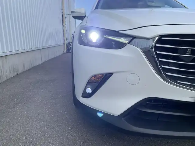 マツダ ＣＸ－３ XD Lパッケージ 佐賀県 2017(平29)年 5.9万km スノーフレイクホワイトパールマイカ 純正8インチSDナビゲーション/・フルセグTV/CD/DVD/USB/Bluetooth/バックカメラ/前後ドライブレコーダー/ETC/ヘッドアップディスプレイ/ハーフレザーシート/D席メモリー機能付パワーシート/DN席シートヒーター/ISOFIX対応/パドルシフト/革巻きステアリング/ステアリングヒーター/ステアリングリモコン/純正18インチアルミホイール/純正LEDヘッドライト/・オートマチックハイビーム/純正LEDフォグランプ/純正フロアマット/純正ドアバイザ―/新車保証書/取扱説明書/スペアキー１本/i-ACTIVSENSE/・アダプティブクルーズコントロール/・衝突軽減ブレーキ(SBS/SCBS)/・車線逸脱警報システム/・標識認識システム/・ブラインドスポットモニタリングシステム/・ドライバーアテンションアラート/・パーキングセンサーシステム