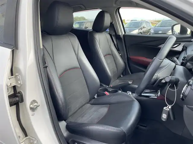 マツダ ＣＸ－３ XD Lパッケージ 佐賀県 2017(平29)年 5.9万km スノーフレイクホワイトパールマイカ 純正8インチSDナビゲーション/・フルセグTV/CD/DVD/USB/Bluetooth/バックカメラ/前後ドライブレコーダー/ETC/ヘッドアップディスプレイ/ハーフレザーシート/D席メモリー機能付パワーシート/DN席シートヒーター/ISOFIX対応/パドルシフト/革巻きステアリング/ステアリングヒーター/ステアリングリモコン/純正18インチアルミホイール/純正LEDヘッドライト/・オートマチックハイビーム/純正LEDフォグランプ/純正フロアマット/純正ドアバイザ―/新車保証書/取扱説明書/スペアキー１本/i-ACTIVSENSE/・アダプティブクルーズコントロール/・衝突軽減ブレーキ(SBS/SCBS)/・車線逸脱警報システム/・標識認識システム/・ブラインドスポットモニタリングシステム/・ドライバーアテンションアラート/・パーキングセンサーシステム