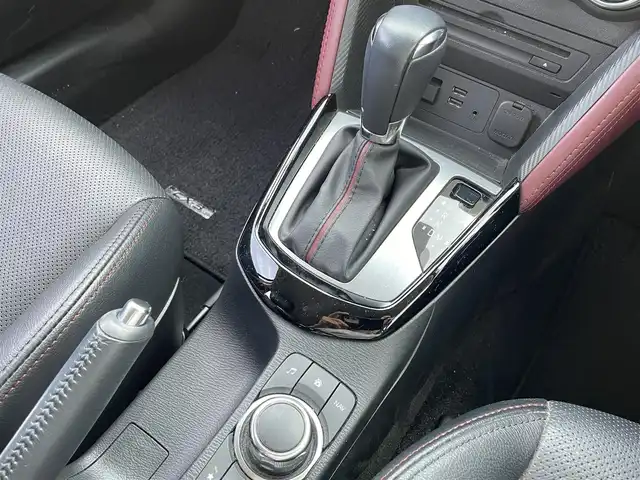 マツダ ＣＸ－３ XD Lパッケージ 佐賀県 2017(平29)年 5.9万km スノーフレイクホワイトパールマイカ 純正8インチSDナビゲーション/・フルセグTV/CD/DVD/USB/Bluetooth/バックカメラ/前後ドライブレコーダー/ETC/ヘッドアップディスプレイ/ハーフレザーシート/D席メモリー機能付パワーシート/DN席シートヒーター/ISOFIX対応/パドルシフト/革巻きステアリング/ステアリングヒーター/ステアリングリモコン/純正18インチアルミホイール/純正LEDヘッドライト/・オートマチックハイビーム/純正LEDフォグランプ/純正フロアマット/純正ドアバイザ―/新車保証書/取扱説明書/スペアキー１本/i-ACTIVSENSE/・アダプティブクルーズコントロール/・衝突軽減ブレーキ(SBS/SCBS)/・車線逸脱警報システム/・標識認識システム/・ブラインドスポットモニタリングシステム/・ドライバーアテンションアラート/・パーキングセンサーシステム