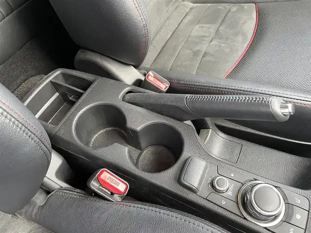 マツダ ＣＸ－３ XD Lパッケージ 佐賀県 2017(平29)年 5.9万km スノーフレイクホワイトパールマイカ 純正8インチSDナビゲーション/・フルセグTV/CD/DVD/USB/Bluetooth/バックカメラ/前後ドライブレコーダー/ETC/ヘッドアップディスプレイ/ハーフレザーシート/D席メモリー機能付パワーシート/DN席シートヒーター/ISOFIX対応/パドルシフト/革巻きステアリング/ステアリングヒーター/ステアリングリモコン/純正18インチアルミホイール/純正LEDヘッドライト/・オートマチックハイビーム/純正LEDフォグランプ/純正フロアマット/純正ドアバイザ―/新車保証書/取扱説明書/スペアキー１本/i-ACTIVSENSE/・アダプティブクルーズコントロール/・衝突軽減ブレーキ(SBS/SCBS)/・車線逸脱警報システム/・標識認識システム/・ブラインドスポットモニタリングシステム/・ドライバーアテンションアラート/・パーキングセンサーシステム