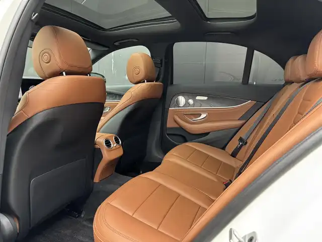 メルセデス・ベンツ Ｍ・ベンツ Ｅ２２０ｄ アバンギャルド AMGライン 和歌山県 2019(平31)年 5.3万km ダイヤモンドホワイト パノラマSR/エクスクルーシブパッケージ/エアバランスパッケージ/レーダーセーフティパッケージ/ブラウンレザー/ヘッドアップディスプレイ/オートテールゲート /Burmesterサウンド/純ナビ/３６０度カメラ/フルセグTV/アンビエントライト /キーレスゴー /パワーシート /シートヒーター/パドルシフト/LEDライト/ETC