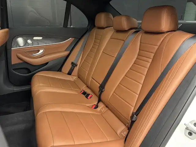 メルセデス・ベンツ Ｍ・ベンツ Ｅ２２０ｄ アバンギャルド AMGライン 和歌山県 2019(平31)年 5.3万km ダイヤモンドホワイト パノラマSR/エクスクルーシブパッケージ/エアバランスパッケージ/レーダーセーフティパッケージ/ブラウンレザー/ヘッドアップディスプレイ/オートテールゲート /Burmesterサウンド/純ナビ/３６０度カメラ/フルセグTV/アンビエントライト /キーレスゴー /パワーシート /シートヒーター/パドルシフト/LEDライト/ETC