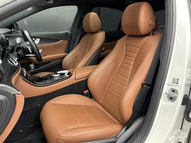 メルセデス・ベンツ Ｍ・ベンツ Ｅ２２０ｄ アバンギャルド AMGライン 和歌山県 2019(平31)年 5.3万km ダイヤモンドホワイト パノラマSR/エクスクルーシブパッケージ/エアバランスパッケージ/レーダーセーフティパッケージ/ブラウンレザー/ヘッドアップディスプレイ/オートテールゲート /Burmesterサウンド/純ナビ/３６０度カメラ/フルセグTV/アンビエントライト /キーレスゴー /パワーシート /シートヒーター/パドルシフト/LEDライト/ETC