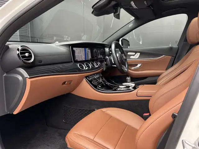 メルセデス・ベンツ Ｍ・ベンツ Ｅ２２０ｄ アバンギャルド AMGライン 和歌山県 2019(平31)年 5.3万km ダイヤモンドホワイト パノラマSR/エクスクルーシブパッケージ/エアバランスパッケージ/レーダーセーフティパッケージ/ブラウンレザー/ヘッドアップディスプレイ/オートテールゲート /Burmesterサウンド/純ナビ/３６０度カメラ/フルセグTV/アンビエントライト /キーレスゴー /パワーシート /シートヒーター/パドルシフト/LEDライト/ETC