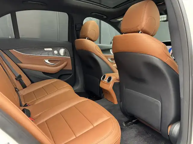メルセデス・ベンツ Ｍ・ベンツ Ｅ２２０ｄ アバンギャルド AMGライン 和歌山県 2019(平31)年 5.3万km ダイヤモンドホワイト パノラマSR/エクスクルーシブパッケージ/エアバランスパッケージ/レーダーセーフティパッケージ/ブラウンレザー/ヘッドアップディスプレイ/オートテールゲート /Burmesterサウンド/純ナビ/３６０度カメラ/フルセグTV/アンビエントライト /キーレスゴー /パワーシート /シートヒーター/パドルシフト/LEDライト/ETC