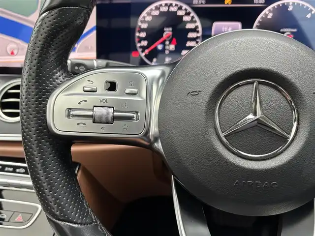 メルセデス・ベンツ Ｍ・ベンツ Ｅ２２０ｄ アバンギャルド AMGライン 和歌山県 2019(平31)年 5.3万km ダイヤモンドホワイト パノラマSR/エクスクルーシブパッケージ/エアバランスパッケージ/レーダーセーフティパッケージ/ブラウンレザー/ヘッドアップディスプレイ/オートテールゲート /Burmesterサウンド/純ナビ/３６０度カメラ/フルセグTV/アンビエントライト /キーレスゴー /パワーシート /シートヒーター/パドルシフト/LEDライト/ETC