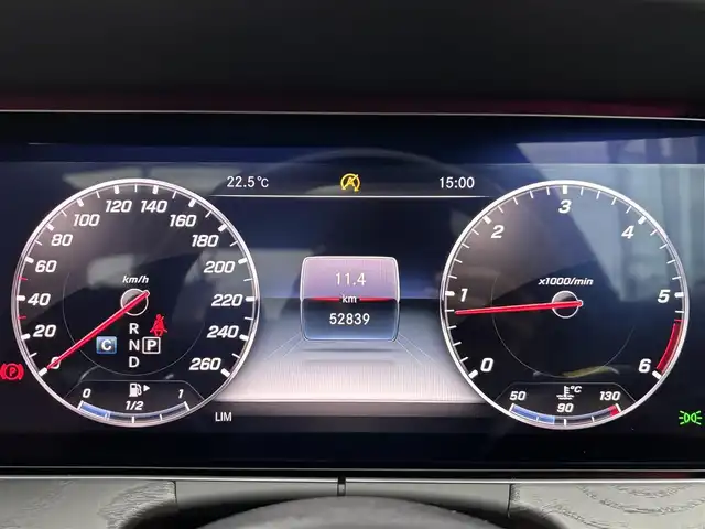 メルセデス・ベンツ Ｍ・ベンツ Ｅ２２０ｄ アバンギャルド AMGライン 和歌山県 2019(平31)年 5.3万km ダイヤモンドホワイト パノラマSR/エクスクルーシブパッケージ/エアバランスパッケージ/レーダーセーフティパッケージ/ブラウンレザー/ヘッドアップディスプレイ/オートテールゲート /Burmesterサウンド/純ナビ/３６０度カメラ/フルセグTV/アンビエントライト /キーレスゴー /パワーシート /シートヒーター/パドルシフト/LEDライト/ETC