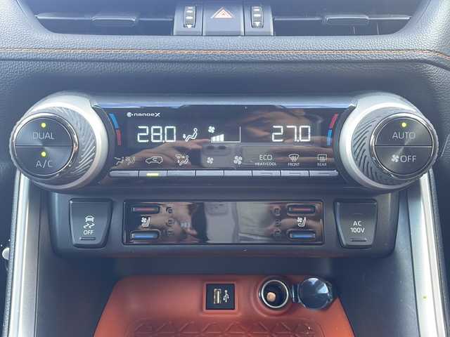 トヨタ ＲＡＶ４ ハイブリッド アドベンチャー 鳥取県 2024(令6)年 2.9万km グレーメタリック ワンオーナー/オールモード４WD/マッドグレー１９AW/スマートキーx2個/サンルーフ/レザーシート/メーカーナビゲーション/デジタルインナーミラー/ドライブレコーダー/プリクラッシュセーフティ/アダクティブクルーズ/レーンデパーチャー/ブラインドスポット/インテリソナー/全方位カメラ/オートハイビーム/GPSレーダー/フルセグ・Bluetooth/ミラーキャスト・USB/前席エアーシート/ハンドルヒーター/前席パワーシート（D席メモリ）/フル液晶ディスプレイ/AC100V電源/フィッシングロッドスタンド/アウトドアフロアマット/オートリトラクトミラー/カップホルダー/２０ETC/保証書・取説