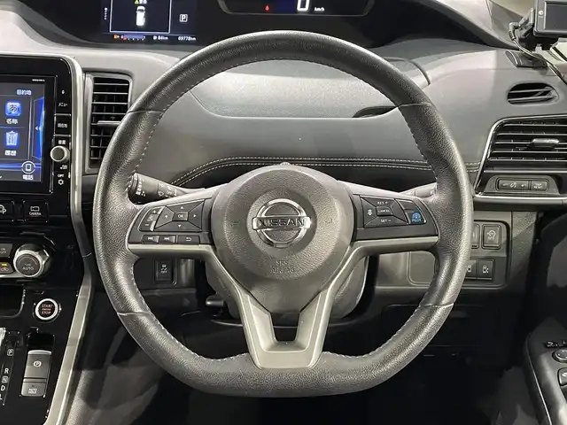 日産 セレナ ハイウェイスター 愛知県 2016(平28)年 7万km マルーンレッド 2トーン 純正９インチナビ/プロパイロット/アラウンドビューモニター/両側パワースライドドア/ハンズフリーオートスライドドア/インテリジェントパーキングアシスト/衝突軽減ブレーキ/車線逸脱警報/クリアランスソナー/電動パーキングブレーキ/ブレーキホールド/デジタルインナーミラー/前後ドライブレコーダー/ビルトインＥＴＣ/アクセサリーソケット/ＩＳＯＦＩＸ/純正フロアマット/純正16インチアルミホイール