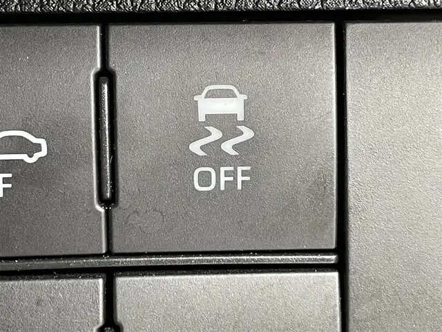 ダイハツ ムーヴ キャンバス ストライプス G 岡山県 2023(令5)年 6.2万km シャイニングホワイトパール/レイクブルーメタリック 登録時走行距離61826km/両側パワースライドドア/レーダークルーズコントロール/衝突回避支援ブレーキ機能/横滑り防止装置/コーナーセンサー/アイドリングストップ/電動パーキングブレーキ/オートブレーキホールド機能/オートライト/オートマチックハイビーム/D/N席シートヒーター/プッシュスタート/スマートキー×2/純正フロアマット/シートカバー