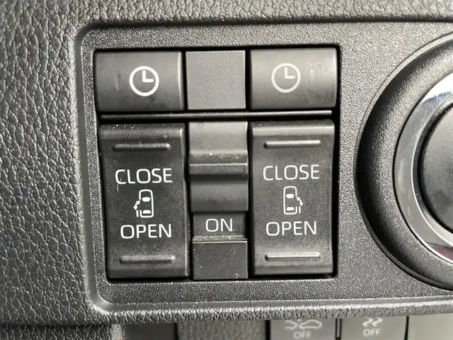 ダイハツ ムーヴ キャンバス ストライプス G 岡山県 2023(令5)年 6.2万km シャイニングホワイトパール/レイクブルーメタリック 登録時走行距離61826km/両側パワースライドドア/レーダークルーズコントロール/衝突回避支援ブレーキ機能/横滑り防止装置/コーナーセンサー/アイドリングストップ/電動パーキングブレーキ/オートブレーキホールド機能/オートライト/オートマチックハイビーム/D/N席シートヒーター/プッシュスタート/スマートキー×2/純正フロアマット/シートカバー