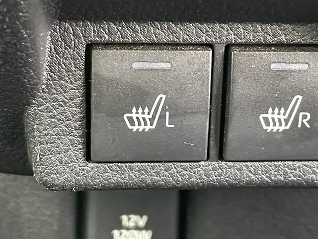 ダイハツ ムーヴ キャンバス ストライプス G 岡山県 2023(令5)年 6.2万km シャイニングホワイトパール/レイクブルーメタリック 登録時走行距離61826km/両側パワースライドドア/レーダークルーズコントロール/衝突回避支援ブレーキ機能/横滑り防止装置/コーナーセンサー/アイドリングストップ/電動パーキングブレーキ/オートブレーキホールド機能/オートライト/オートマチックハイビーム/D/N席シートヒーター/プッシュスタート/スマートキー×2/純正フロアマット/シートカバー