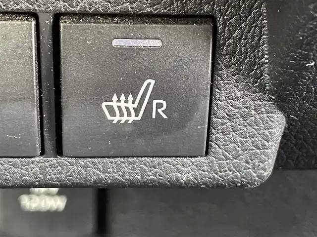 ダイハツ ムーヴ キャンバス ストライプス G 岡山県 2023(令5)年 6.2万km シャイニングホワイトパール/レイクブルーメタリック 登録時走行距離61826km/両側パワースライドドア/レーダークルーズコントロール/衝突回避支援ブレーキ機能/横滑り防止装置/コーナーセンサー/アイドリングストップ/電動パーキングブレーキ/オートブレーキホールド機能/オートライト/オートマチックハイビーム/D/N席シートヒーター/プッシュスタート/スマートキー×2/純正フロアマット/シートカバー