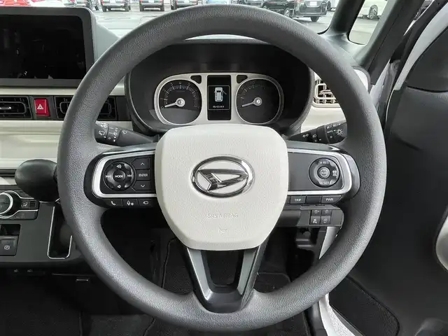 ダイハツ ムーヴ キャンバス ストライプス G 岡山県 2023(令5)年 6.2万km シャイニングホワイトパール/レイクブルーメタリック 登録時走行距離61826km/両側パワースライドドア/レーダークルーズコントロール/衝突回避支援ブレーキ機能/横滑り防止装置/コーナーセンサー/アイドリングストップ/電動パーキングブレーキ/オートブレーキホールド機能/オートライト/オートマチックハイビーム/D/N席シートヒーター/プッシュスタート/スマートキー×2/純正フロアマット/シートカバー