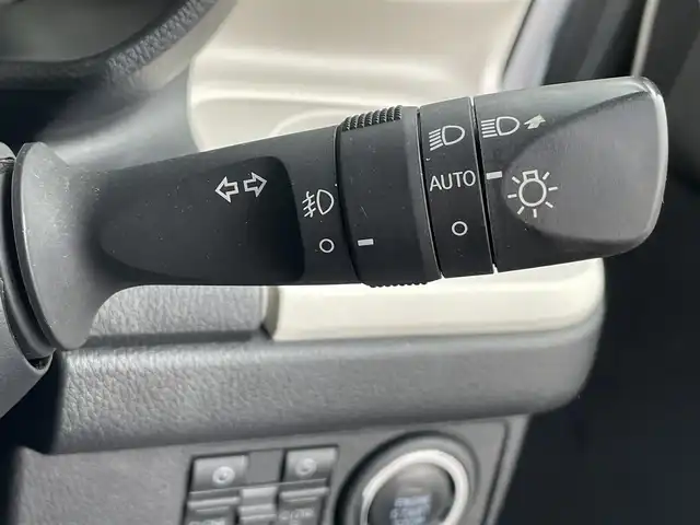 ダイハツ ムーヴ キャンバス ストライプス G 岡山県 2023(令5)年 6.2万km シャイニングホワイトパール/レイクブルーメタリック 登録時走行距離61826km/両側パワースライドドア/レーダークルーズコントロール/衝突回避支援ブレーキ機能/横滑り防止装置/コーナーセンサー/アイドリングストップ/電動パーキングブレーキ/オートブレーキホールド機能/オートライト/オートマチックハイビーム/D/N席シートヒーター/プッシュスタート/スマートキー×2/純正フロアマット/シートカバー