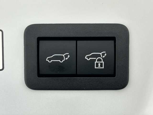 トヨタ プリウス Z 三重県 2023(令5)年 1万km プラチナホワイトパールマイカ /禁煙車//純正ナビ//AppleCarPray/AndroidAuto/Bluetooth/フルセグ/USB/AM/FM//レーザーシート//前席シートヒーター//前席ベンチレーション//メモリ機能付パワーシート//パノラミックビューモニター//デジタルインナーミラー//レーダークルーズコントロール//ステアリングヒーター//ブラインドスポットモニター//パワーバックドア//ワイヤレスチャージャー//ビルトイン2.0//オートハイビーム//純正19インチアルミホイール