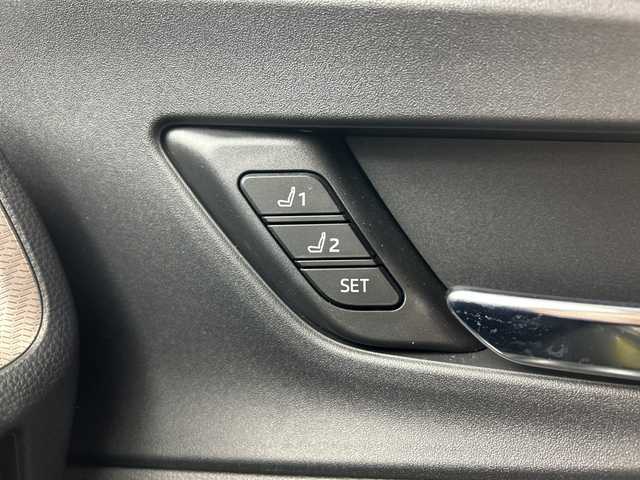 トヨタ プリウス Z 三重県 2023(令5)年 1万km プラチナホワイトパールマイカ /禁煙車//純正ナビ//AppleCarPray/AndroidAuto/Bluetooth/フルセグ/USB/AM/FM//レーザーシート//前席シートヒーター//前席ベンチレーション//メモリ機能付パワーシート//パノラミックビューモニター//デジタルインナーミラー//レーダークルーズコントロール//ステアリングヒーター//ブラインドスポットモニター//パワーバックドア//ワイヤレスチャージャー//ビルトイン2.0//オートハイビーム//純正19インチアルミホイール