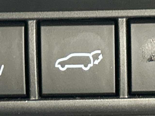 トヨタ プリウス Z 三重県 2023(令5)年 1万km プラチナホワイトパールマイカ /禁煙車//純正ナビ//AppleCarPray/AndroidAuto/Bluetooth/フルセグ/USB/AM/FM//レーザーシート//前席シートヒーター//前席ベンチレーション//メモリ機能付パワーシート//パノラミックビューモニター//デジタルインナーミラー//レーダークルーズコントロール//ステアリングヒーター//ブラインドスポットモニター//パワーバックドア//ワイヤレスチャージャー//ビルトイン2.0//オートハイビーム//純正19インチアルミホイール