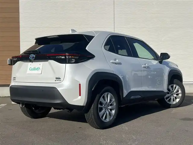 トヨタ ヤリスクロス ハイブリッド G 秋田県 2022(令4)年 3.8万km プラチナホワイトパールマイカ ４WD/衝突軽減システム/純正メモリナビ（BT/AM/FM/USB）/バックカメラ/トヨタ純正１６インチアルミ（夏タイヤ装着）/スマートキー/アイドリングストップ/プッシュスタート/クルーズコントロール追従走行有/レーンキープアシスト/コーナーセンサー/オートマチックハイビーム/ダウンヒルアシストコントロール/ステアリングスイッチ/ETC/ドライブレコーダー/センターデフロック/電動パーキングブレーキ/オートブレーキホールド機能/社外フロアマット/オートライト/オートエアコン/パワーステアリング/パワーウィンドウ/ヘッドライトレベライザー/横滑り防止/盗難防止装置/寒冷地仕様/電動格納ウィンカーミラー/スペアキー×１