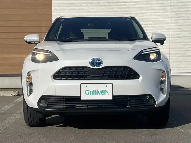 トヨタ ヤリスクロス ハイブリッド G 秋田県 2022(令4)年 3.8万km プラチナホワイトパールマイカ ４WD/衝突軽減システム/純正メモリナビ（BT/AM/FM/USB）/バックカメラ/トヨタ純正１６インチアルミ（夏タイヤ装着）/スマートキー/アイドリングストップ/プッシュスタート/クルーズコントロール追従走行有/レーンキープアシスト/コーナーセンサー/オートマチックハイビーム/ダウンヒルアシストコントロール/ステアリングスイッチ/ETC/ドライブレコーダー/センターデフロック/電動パーキングブレーキ/オートブレーキホールド機能/社外フロアマット/オートライト/オートエアコン/パワーステアリング/パワーウィンドウ/ヘッドライトレベライザー/横滑り防止/盗難防止装置/寒冷地仕様/電動格納ウィンカーミラー/スペアキー×１