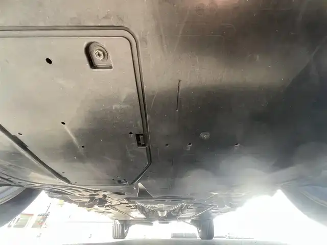 トヨタ ヤリスクロス ハイブリッド G 秋田県 2022(令4)年 3.8万km プラチナホワイトパールマイカ ４WD/衝突軽減システム/純正メモリナビ（BT/AM/FM/USB）/バックカメラ/トヨタ純正１６インチアルミ（夏タイヤ装着）/スマートキー/アイドリングストップ/プッシュスタート/クルーズコントロール追従走行有/レーンキープアシスト/コーナーセンサー/オートマチックハイビーム/ダウンヒルアシストコントロール/ステアリングスイッチ/ETC/ドライブレコーダー/センターデフロック/電動パーキングブレーキ/オートブレーキホールド機能/社外フロアマット/オートライト/オートエアコン/パワーステアリング/パワーウィンドウ/ヘッドライトレベライザー/横滑り防止/盗難防止装置/寒冷地仕様/電動格納ウィンカーミラー/スペアキー×１