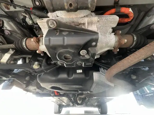 トヨタ ヤリスクロス ハイブリッド G 秋田県 2022(令4)年 3.8万km プラチナホワイトパールマイカ ４WD/衝突軽減システム/純正メモリナビ（BT/AM/FM/USB）/バックカメラ/トヨタ純正１６インチアルミ（夏タイヤ装着）/スマートキー/アイドリングストップ/プッシュスタート/クルーズコントロール追従走行有/レーンキープアシスト/コーナーセンサー/オートマチックハイビーム/ダウンヒルアシストコントロール/ステアリングスイッチ/ETC/ドライブレコーダー/センターデフロック/電動パーキングブレーキ/オートブレーキホールド機能/社外フロアマット/オートライト/オートエアコン/パワーステアリング/パワーウィンドウ/ヘッドライトレベライザー/横滑り防止/盗難防止装置/寒冷地仕様/電動格納ウィンカーミラー/スペアキー×１