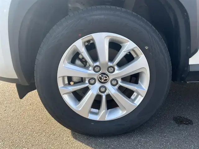 トヨタ ヤリスクロス ハイブリッド G 秋田県 2022(令4)年 3.8万km プラチナホワイトパールマイカ ４WD/衝突軽減システム/純正メモリナビ（BT/AM/FM/USB）/バックカメラ/トヨタ純正１６インチアルミ（夏タイヤ装着）/スマートキー/アイドリングストップ/プッシュスタート/クルーズコントロール追従走行有/レーンキープアシスト/コーナーセンサー/オートマチックハイビーム/ダウンヒルアシストコントロール/ステアリングスイッチ/ETC/ドライブレコーダー/センターデフロック/電動パーキングブレーキ/オートブレーキホールド機能/社外フロアマット/オートライト/オートエアコン/パワーステアリング/パワーウィンドウ/ヘッドライトレベライザー/横滑り防止/盗難防止装置/寒冷地仕様/電動格納ウィンカーミラー/スペアキー×１