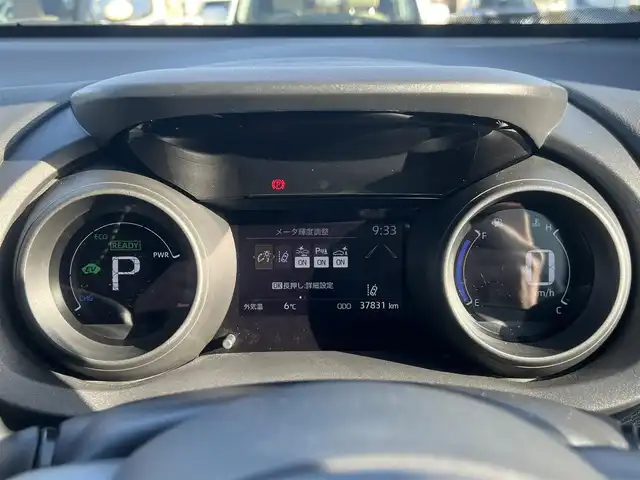 トヨタ ヤリスクロス ハイブリッド G 秋田県 2022(令4)年 3.8万km プラチナホワイトパールマイカ ４WD/衝突軽減システム/純正メモリナビ（BT/AM/FM/USB）/バックカメラ/トヨタ純正１６インチアルミ（夏タイヤ装着）/スマートキー/アイドリングストップ/プッシュスタート/クルーズコントロール追従走行有/レーンキープアシスト/コーナーセンサー/オートマチックハイビーム/ダウンヒルアシストコントロール/ステアリングスイッチ/ETC/ドライブレコーダー/センターデフロック/電動パーキングブレーキ/オートブレーキホールド機能/社外フロアマット/オートライト/オートエアコン/パワーステアリング/パワーウィンドウ/ヘッドライトレベライザー/横滑り防止/盗難防止装置/寒冷地仕様/電動格納ウィンカーミラー/スペアキー×１