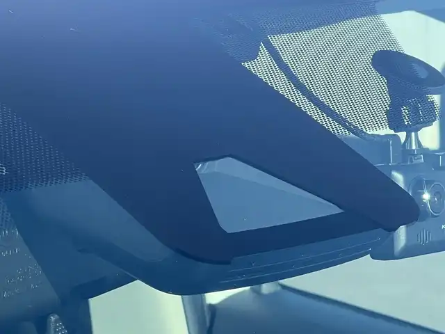 トヨタ ヤリスクロス ハイブリッド G 秋田県 2022(令4)年 3.8万km プラチナホワイトパールマイカ ４WD/衝突軽減システム/純正メモリナビ（BT/AM/FM/USB）/バックカメラ/トヨタ純正１６インチアルミ（夏タイヤ装着）/スマートキー/アイドリングストップ/プッシュスタート/クルーズコントロール追従走行有/レーンキープアシスト/コーナーセンサー/オートマチックハイビーム/ダウンヒルアシストコントロール/ステアリングスイッチ/ETC/ドライブレコーダー/センターデフロック/電動パーキングブレーキ/オートブレーキホールド機能/社外フロアマット/オートライト/オートエアコン/パワーステアリング/パワーウィンドウ/ヘッドライトレベライザー/横滑り防止/盗難防止装置/寒冷地仕様/電動格納ウィンカーミラー/スペアキー×１