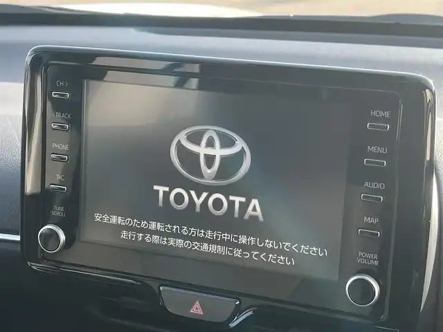 トヨタ ヤリスクロス ハイブリッド G 秋田県 2022(令4)年 3.8万km プラチナホワイトパールマイカ ４WD/衝突軽減システム/純正メモリナビ（BT/AM/FM/USB）/バックカメラ/トヨタ純正１６インチアルミ（夏タイヤ装着）/スマートキー/アイドリングストップ/プッシュスタート/クルーズコントロール追従走行有/レーンキープアシスト/コーナーセンサー/オートマチックハイビーム/ダウンヒルアシストコントロール/ステアリングスイッチ/ETC/ドライブレコーダー/センターデフロック/電動パーキングブレーキ/オートブレーキホールド機能/社外フロアマット/オートライト/オートエアコン/パワーステアリング/パワーウィンドウ/ヘッドライトレベライザー/横滑り防止/盗難防止装置/寒冷地仕様/電動格納ウィンカーミラー/スペアキー×１