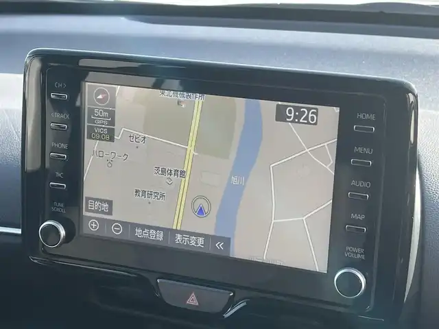 トヨタ ヤリスクロス ハイブリッド G 秋田県 2022(令4)年 3.8万km プラチナホワイトパールマイカ ４WD/衝突軽減システム/純正メモリナビ（BT/AM/FM/USB）/バックカメラ/トヨタ純正１６インチアルミ（夏タイヤ装着）/スマートキー/アイドリングストップ/プッシュスタート/クルーズコントロール追従走行有/レーンキープアシスト/コーナーセンサー/オートマチックハイビーム/ダウンヒルアシストコントロール/ステアリングスイッチ/ETC/ドライブレコーダー/センターデフロック/電動パーキングブレーキ/オートブレーキホールド機能/社外フロアマット/オートライト/オートエアコン/パワーステアリング/パワーウィンドウ/ヘッドライトレベライザー/横滑り防止/盗難防止装置/寒冷地仕様/電動格納ウィンカーミラー/スペアキー×１