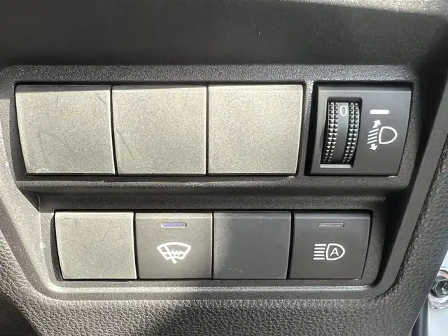 トヨタ ヤリスクロス ハイブリッド G 秋田県 2022(令4)年 3.8万km プラチナホワイトパールマイカ ４WD/衝突軽減システム/純正メモリナビ（BT/AM/FM/USB）/バックカメラ/トヨタ純正１６インチアルミ（夏タイヤ装着）/スマートキー/アイドリングストップ/プッシュスタート/クルーズコントロール追従走行有/レーンキープアシスト/コーナーセンサー/オートマチックハイビーム/ダウンヒルアシストコントロール/ステアリングスイッチ/ETC/ドライブレコーダー/センターデフロック/電動パーキングブレーキ/オートブレーキホールド機能/社外フロアマット/オートライト/オートエアコン/パワーステアリング/パワーウィンドウ/ヘッドライトレベライザー/横滑り防止/盗難防止装置/寒冷地仕様/電動格納ウィンカーミラー/スペアキー×１