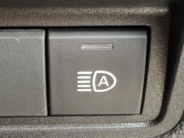 トヨタ ヤリスクロス ハイブリッド G 秋田県 2022(令4)年 3.8万km プラチナホワイトパールマイカ ４WD/衝突軽減システム/純正メモリナビ（BT/AM/FM/USB）/バックカメラ/トヨタ純正１６インチアルミ（夏タイヤ装着）/スマートキー/アイドリングストップ/プッシュスタート/クルーズコントロール追従走行有/レーンキープアシスト/コーナーセンサー/オートマチックハイビーム/ダウンヒルアシストコントロール/ステアリングスイッチ/ETC/ドライブレコーダー/センターデフロック/電動パーキングブレーキ/オートブレーキホールド機能/社外フロアマット/オートライト/オートエアコン/パワーステアリング/パワーウィンドウ/ヘッドライトレベライザー/横滑り防止/盗難防止装置/寒冷地仕様/電動格納ウィンカーミラー/スペアキー×１