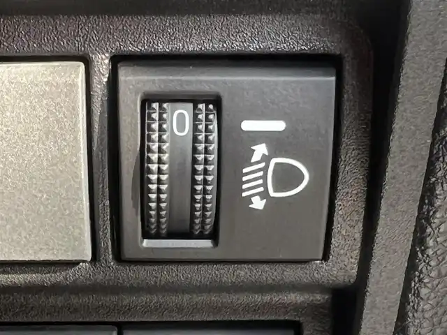 トヨタ ヤリスクロス ハイブリッド G 秋田県 2022(令4)年 3.8万km プラチナホワイトパールマイカ ４WD/衝突軽減システム/純正メモリナビ（BT/AM/FM/USB）/バックカメラ/トヨタ純正１６インチアルミ（夏タイヤ装着）/スマートキー/アイドリングストップ/プッシュスタート/クルーズコントロール追従走行有/レーンキープアシスト/コーナーセンサー/オートマチックハイビーム/ダウンヒルアシストコントロール/ステアリングスイッチ/ETC/ドライブレコーダー/センターデフロック/電動パーキングブレーキ/オートブレーキホールド機能/社外フロアマット/オートライト/オートエアコン/パワーステアリング/パワーウィンドウ/ヘッドライトレベライザー/横滑り防止/盗難防止装置/寒冷地仕様/電動格納ウィンカーミラー/スペアキー×１