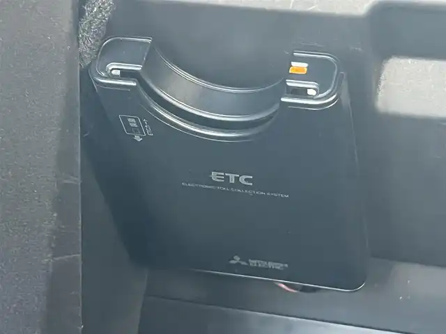 トヨタ ヤリスクロス ハイブリッド G 秋田県 2022(令4)年 3.8万km プラチナホワイトパールマイカ ４WD/衝突軽減システム/純正メモリナビ（BT/AM/FM/USB）/バックカメラ/トヨタ純正１６インチアルミ（夏タイヤ装着）/スマートキー/アイドリングストップ/プッシュスタート/クルーズコントロール追従走行有/レーンキープアシスト/コーナーセンサー/オートマチックハイビーム/ダウンヒルアシストコントロール/ステアリングスイッチ/ETC/ドライブレコーダー/センターデフロック/電動パーキングブレーキ/オートブレーキホールド機能/社外フロアマット/オートライト/オートエアコン/パワーステアリング/パワーウィンドウ/ヘッドライトレベライザー/横滑り防止/盗難防止装置/寒冷地仕様/電動格納ウィンカーミラー/スペアキー×１