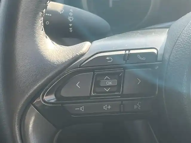 トヨタ ヤリスクロス ハイブリッド G 秋田県 2022(令4)年 3.8万km プラチナホワイトパールマイカ ４WD/衝突軽減システム/純正メモリナビ（BT/AM/FM/USB）/バックカメラ/トヨタ純正１６インチアルミ（夏タイヤ装着）/スマートキー/アイドリングストップ/プッシュスタート/クルーズコントロール追従走行有/レーンキープアシスト/コーナーセンサー/オートマチックハイビーム/ダウンヒルアシストコントロール/ステアリングスイッチ/ETC/ドライブレコーダー/センターデフロック/電動パーキングブレーキ/オートブレーキホールド機能/社外フロアマット/オートライト/オートエアコン/パワーステアリング/パワーウィンドウ/ヘッドライトレベライザー/横滑り防止/盗難防止装置/寒冷地仕様/電動格納ウィンカーミラー/スペアキー×１