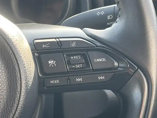 トヨタ ヤリスクロス ハイブリッド G 秋田県 2022(令4)年 3.8万km プラチナホワイトパールマイカ ４WD/衝突軽減システム/純正メモリナビ（BT/AM/FM/USB）/バックカメラ/トヨタ純正１６インチアルミ（夏タイヤ装着）/スマートキー/アイドリングストップ/プッシュスタート/クルーズコントロール追従走行有/レーンキープアシスト/コーナーセンサー/オートマチックハイビーム/ダウンヒルアシストコントロール/ステアリングスイッチ/ETC/ドライブレコーダー/センターデフロック/電動パーキングブレーキ/オートブレーキホールド機能/社外フロアマット/オートライト/オートエアコン/パワーステアリング/パワーウィンドウ/ヘッドライトレベライザー/横滑り防止/盗難防止装置/寒冷地仕様/電動格納ウィンカーミラー/スペアキー×１