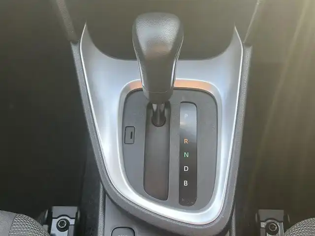 トヨタ ヤリスクロス ハイブリッド G 秋田県 2022(令4)年 3.8万km プラチナホワイトパールマイカ ４WD/衝突軽減システム/純正メモリナビ（BT/AM/FM/USB）/バックカメラ/トヨタ純正１６インチアルミ（夏タイヤ装着）/スマートキー/アイドリングストップ/プッシュスタート/クルーズコントロール追従走行有/レーンキープアシスト/コーナーセンサー/オートマチックハイビーム/ダウンヒルアシストコントロール/ステアリングスイッチ/ETC/ドライブレコーダー/センターデフロック/電動パーキングブレーキ/オートブレーキホールド機能/社外フロアマット/オートライト/オートエアコン/パワーステアリング/パワーウィンドウ/ヘッドライトレベライザー/横滑り防止/盗難防止装置/寒冷地仕様/電動格納ウィンカーミラー/スペアキー×１