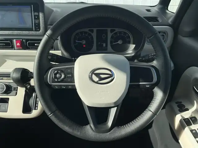 ダイハツ ムーヴ キャンバス ストライプス G 福岡県 2023(令5)年 1万km シャイニングホワイトパール/レーザーブルークリスタルシャイン 社外ナビ(フルセグTV/CD/DVD/BT)/全方位モニター/両側パワスラ/LEDヘッドライト/コーナーセンサー/シートヒーター/レーンキープアシスト/衝突軽減/スマートキー/プッシュスタート/スペアキー1本/取扱説明書/保証書