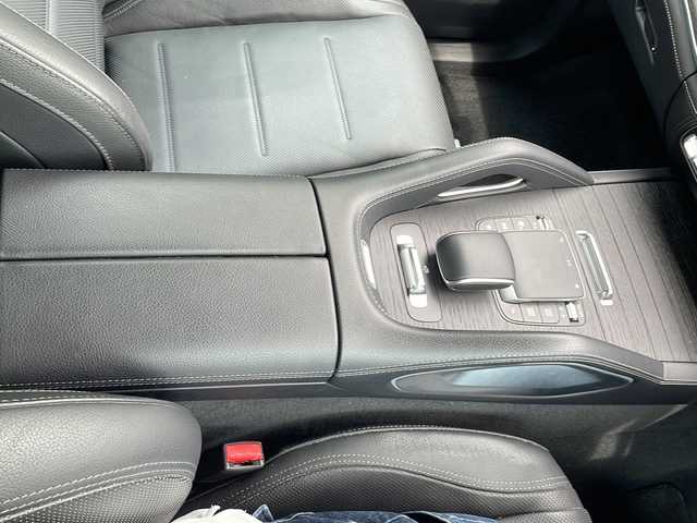 メルセデス・ベンツ ＧＬＥ４００ｄ 4MATIC スポーツ 大阪府 2022(令4)年 1.6万km オブシディアンブラック ワンオーナー/純正メモリナビ/・AM/FM/Bluetooth/・フルセグテレビ/サンルーフ/全周囲カメラ/ETC2.0/ドライブレコーダー/クルーズコントロール/レーンキープアシスト/ブラインドスポットモニター/アイドリングストップ/横滑り防止装置/パドルシフト/電動パーキングブレーキ/コーナーセンサー/パワーシート（D席＋N席）/エアシート（D席+N席）/シートヒーター（D席+N席）/LEDヘッドライト/オートライト/ダブルオートエアコン/プッシュスタートボタン/スマートキー×2/ステアリングリモコン/革巻きステアリング/純正20インチアルミホイール/USBジャック/純正フロアマット/保証書/取扱説明書