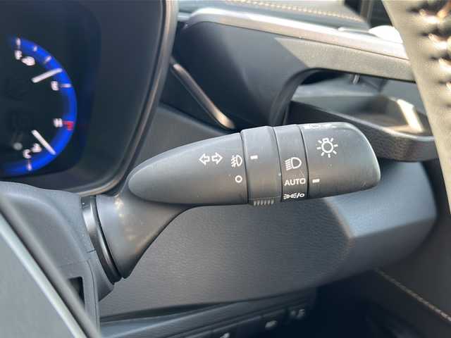トヨタ カローラツーリング ハイブリッド ダブルバイビー 茨城県 2021(令3)年 2.1万km プラチナホワイトパールマイカ フルタイム４WD/寒冷地仕様/純正ディスプレイオーディオ/Bluetooth/USB接続あり/トヨタセーフティセンス/・プリクラッシュセーフティ/・レーントレーシングアシスト/・レーダークルーズコントロール/・オートマチックハイビーム/・ロードサインアシスト/・先行者発進アラーム/プッシュスタート/スマートキー×2/ビルトインETC/ハーフレザーシート/前席シートヒーター/フロントワイパーデアイサー/ステアリングヒーター/オートライト/LEDヘッドライト/純正17インチAW