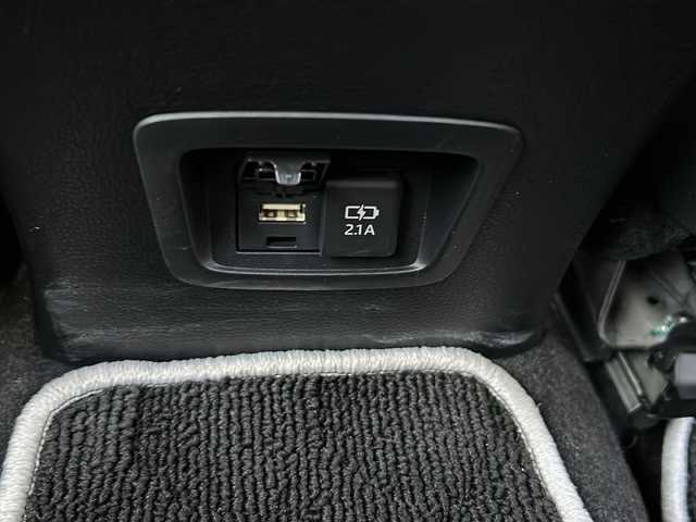 トヨタ カローラツーリング ハイブリッド ダブルバイビー 茨城県 2021(令3)年 2.1万km プラチナホワイトパールマイカ フルタイム４WD/寒冷地仕様/純正ディスプレイオーディオ/Bluetooth/USB接続あり/トヨタセーフティセンス/・プリクラッシュセーフティ/・レーントレーシングアシスト/・レーダークルーズコントロール/・オートマチックハイビーム/・ロードサインアシスト/・先行者発進アラーム/プッシュスタート/スマートキー×2/ビルトインETC/ハーフレザーシート/前席シートヒーター/フロントワイパーデアイサー/ステアリングヒーター/オートライト/LEDヘッドライト/純正17インチAW
